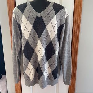 Roundtree & Yorke Sweater in size- L